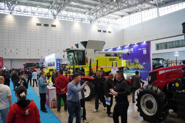 股票配资官网交易中心 第二届山东省现代农业装备博览会在济南开幕